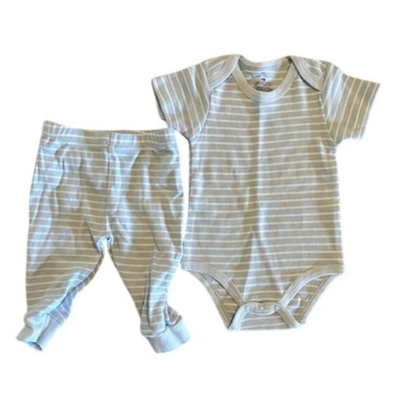 Baby Boy 6M Lot 9 Pieces (4 Bodysuit+Pants Outfits +  Hoodie)  Blue/Neutrals - Picture 5 of 12
